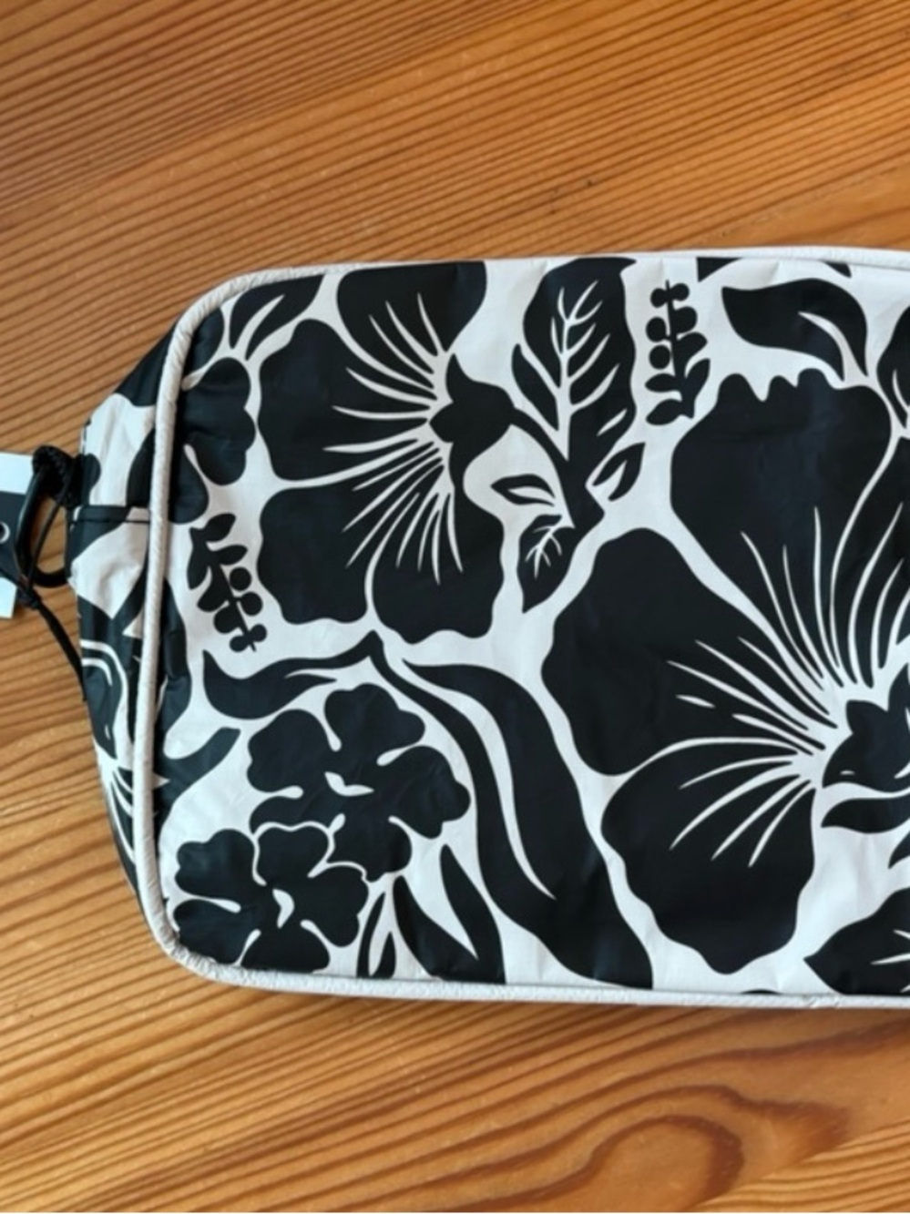 ALOHA Collection Black and White Floral Crossbody Bag - Picture 4 of 4